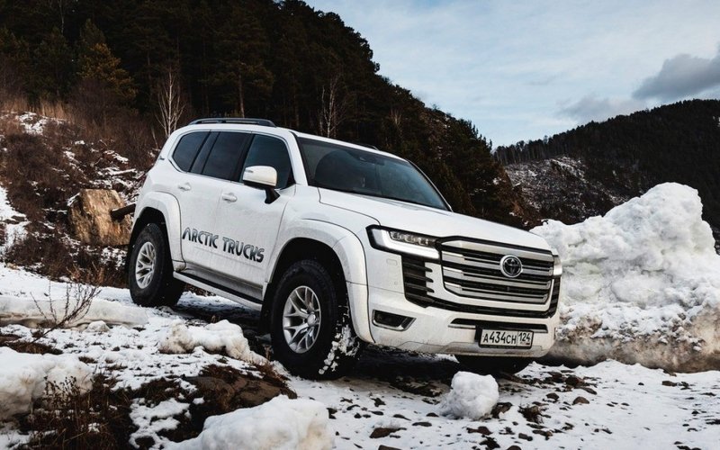 
            Новый Toyota Land Cruiser 300 получил экстремальную версию в России
        