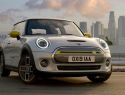 Электрический MINI Cooper для России: объявлены цены и сроки появления