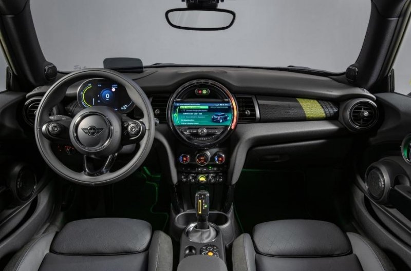 Электрический MINI Cooper для России: объявлены цены и сроки появления