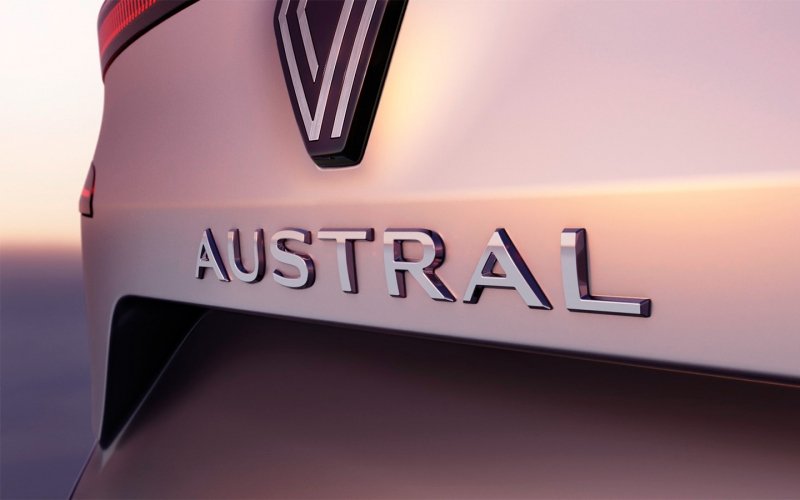 
            Новый кроссовер Renault, падение авторынка и другое. Автоновости дня
        