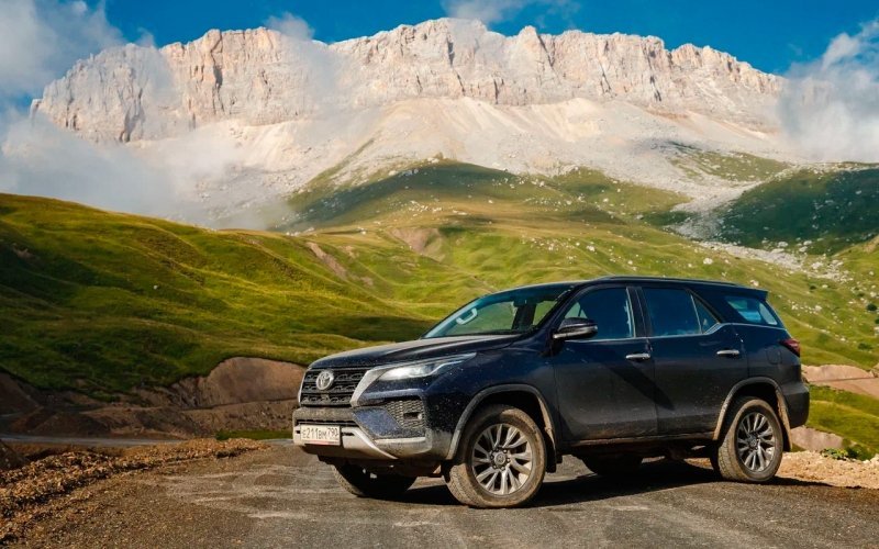
            Горы счастья. Экспедиция по Северному Кавказу на Toyota Fortuner
        