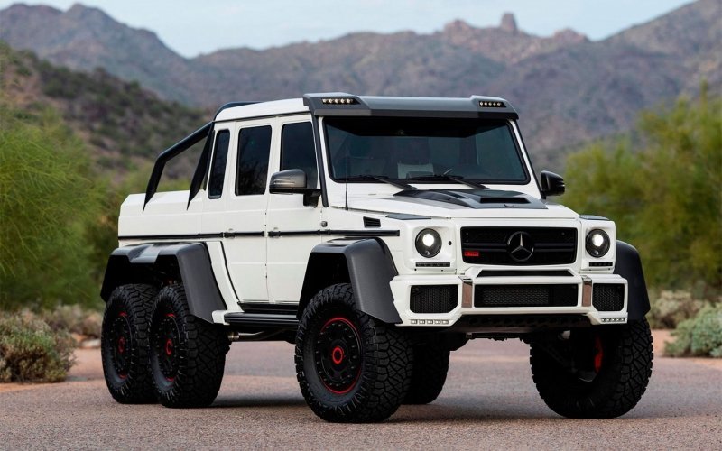 
            Редкий шестиколесный Mercedes G-Glass от Brabus продадут за $1,1 млн
        