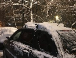 Что делать, если машина застряла в сугробе. Водителям дали 5 советов