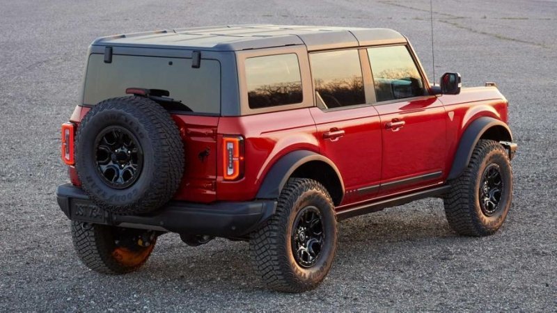 Ford объяснил, почему экстремальный Bronco назвали Raptor, а не Warthog