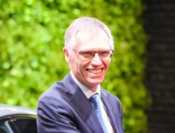 Глава Stellantis признался, что понятия не имеет, как зарабатывать на электрокарах