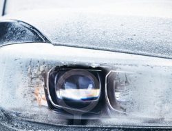 Японцы придумали систему автоматического обогрева фар и фонарей