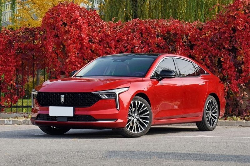 Китайский FAW привезет в Россию стильный седан размером с Octavia