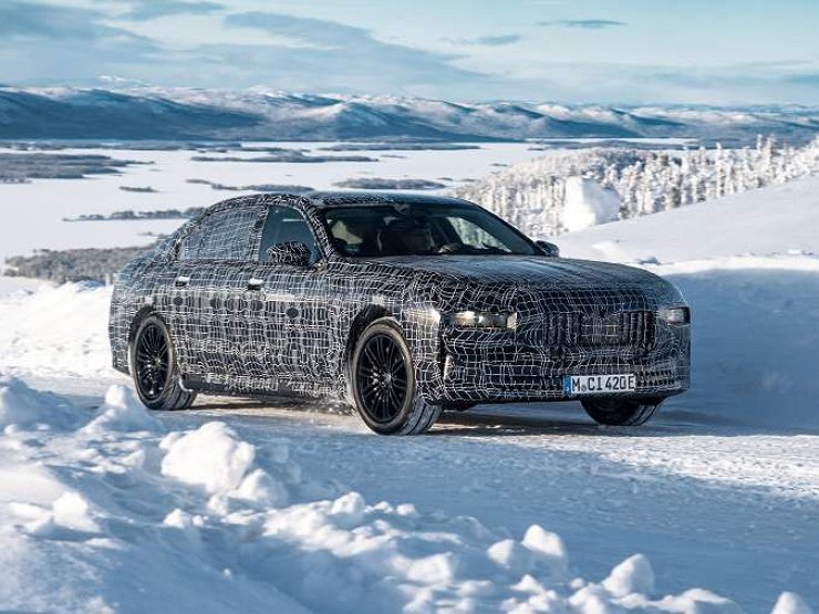 Компания BMW вывела на тесты новый седан i7