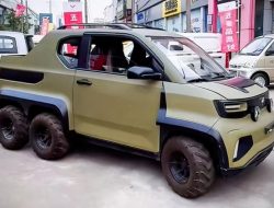 Крошечный электрокар из Китая превратили в шестиколесного монстра