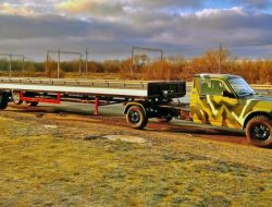 Lada Niva превратили в тягач для дальнобойщиков