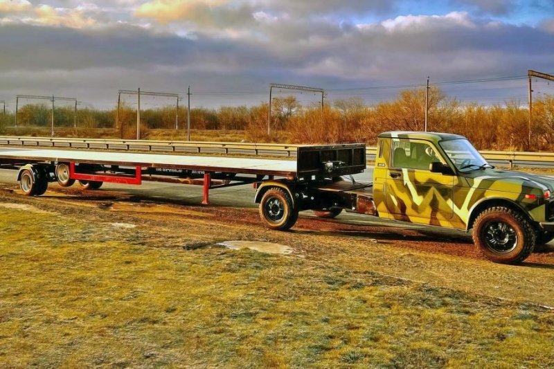 Lada Niva превратили в тягач для дальнобойщиков