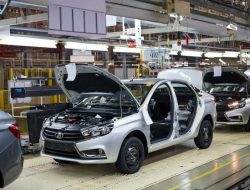 Lada Vesta сходят с конвейера «пустыми»