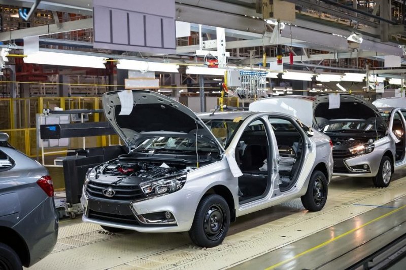 Lada Vesta сходят с конвейера «пустыми»