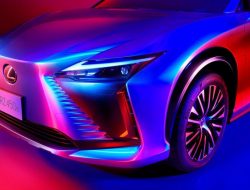 Lexus показал кроссовер RZ, который будет конкурировать с Mercedes-Benz EQC