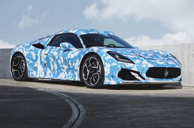 Maserati MC20 в кузове родстер: первые фотографии