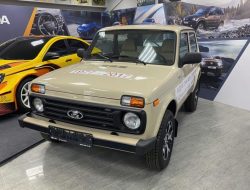 На продажу выставили юбилейную Lada Niva без пробега. Она стоит в три раза дороже новой