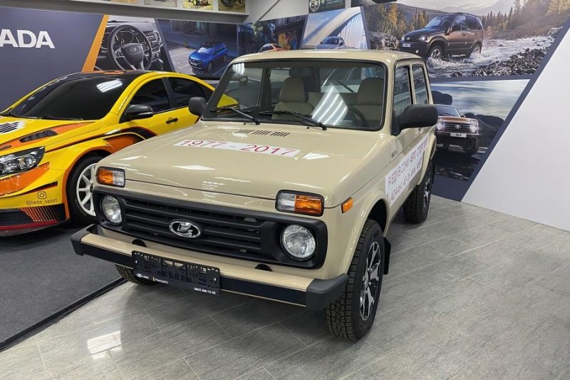 На продажу выставили юбилейную Lada Niva без пробега. Она стоит в три раза дороже новой