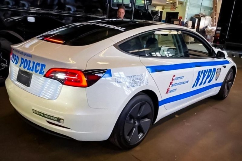 Нью-Йорк потратит 12 миллионов долларов на электрокары Tesla
