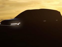 Новый кроссвэн Kia Carens показали на видео