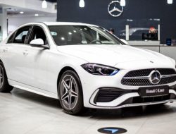 Новый Mercedes-Benz C-Class добрался до российских дилеров