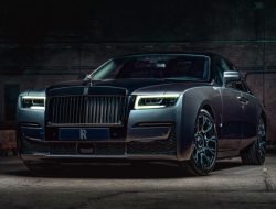 Новый Rolls-Royce Black Badge Ghost для России: известна стоимость