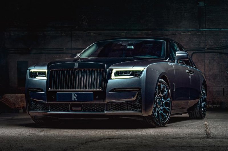 Новый Rolls-Royce Black Badge Ghost для России: известна стоимость