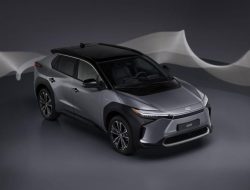 Объявлены цены на электрический кроссовер Toyota bZ4X