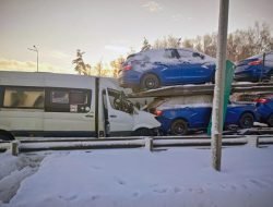 Партия новых Lada Vesta пострадала во время транспортировки