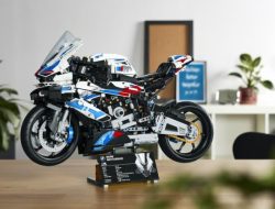 Первый M-супербайк BMW превратили в набор Lego