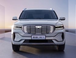 Первый тираж нового кроссовера Geely раскупили за восемь минут