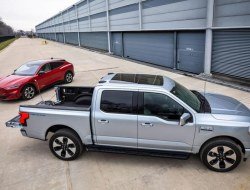 Пикап Ford F-150 Lightning научили заряжать электрокары любых марок