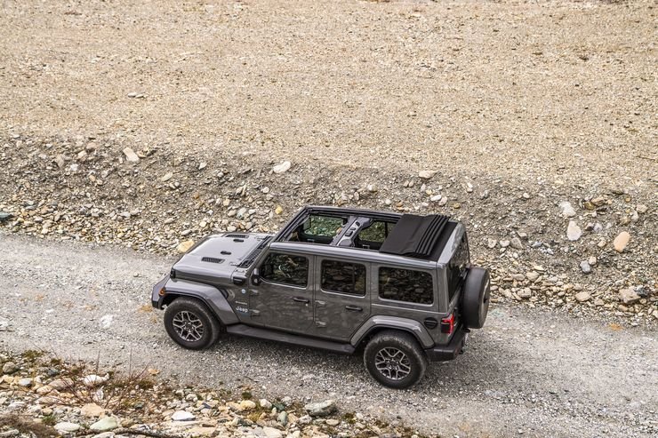 Почему внедорожники Jeep Wrangler теперь будут только «голубыми»