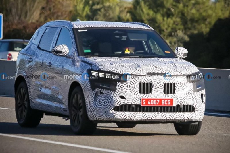 Появились шпионские фотографии салона Renault Austral