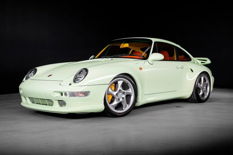 Porsche арабского шейха с ярко-оранжевым салоном продают за 65 млн рублей