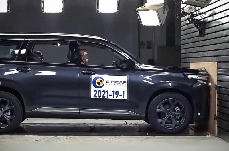 Посмотрите, как Exeed VX проходит краш-тесты