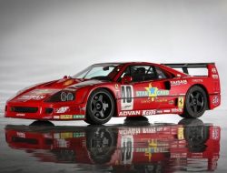 Посмотрите на дорожный Ferrari F40, переделанный в гоночный и обратно. Его продают в Японии