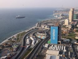 Посмотрите на круг по самой быстрой уличной трассе Формулы-1