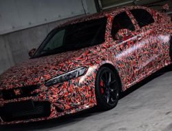 Посмотрите на новые фотографии «заряженного» Honda Civic Type R