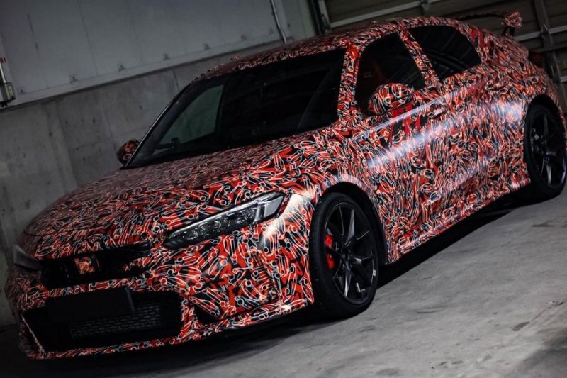 Посмотрите на новые фотографии «заряженного» Honda Civic Type R
