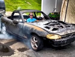 Посмотрите на очень стойкую Mazda Miata, которая сгорела в пожаре, но все еще ездит
