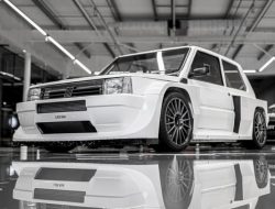 Посмотрите на самый крутой Fiat Panda. Он умеет ездить боком