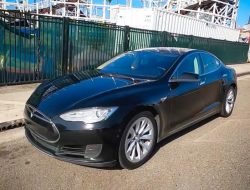 Посмотрите на Tesla, которая работала в такси и проехала больше полумиллиона километров