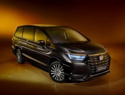 Представлен роскошный гибридный минивэн Honda без коробки передач