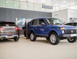Продажи новых автомобилей Lada сократились почти на треть