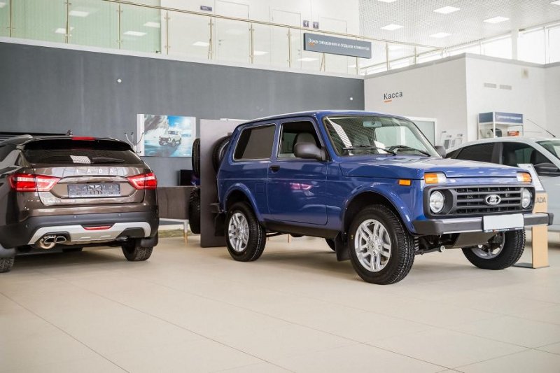 Продажи новых автомобилей Lada сократились почти на треть