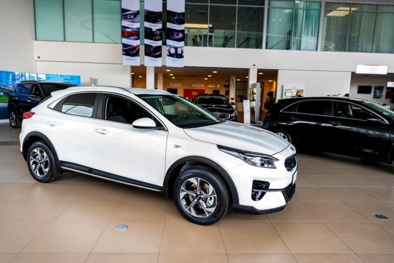 Продажи новых автомобилей в России сокращаются пятый месяц подряд. Дальше будет хуже