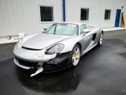 Разбитый Porsche Carrera GT продают за 27 миллионов рублей. И это дешево