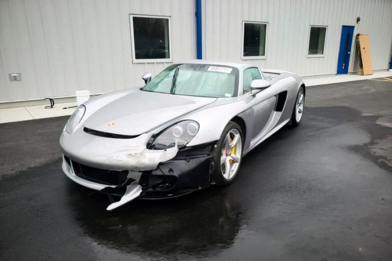 Разбитый Porsche Carrera GT продают за 27 миллионов рублей. И это дешево