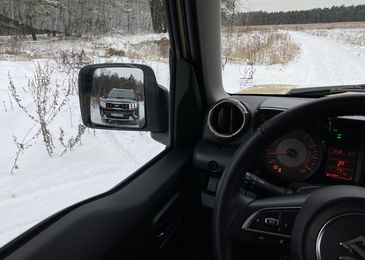 Разноклассные: несерьезный тест-драйв Suzuki Jimny и Kia Mohave