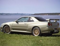 Редчайший 19-летний Nissan Skyline GT‑R продают в России за 18 миллионов рублей